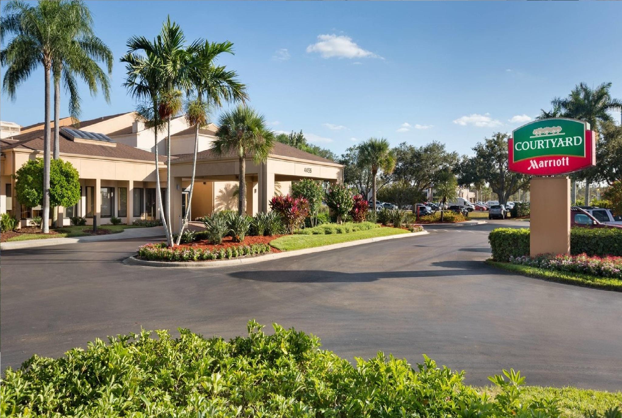 Courtyard Fort Myers Cape Coral Exterior photo