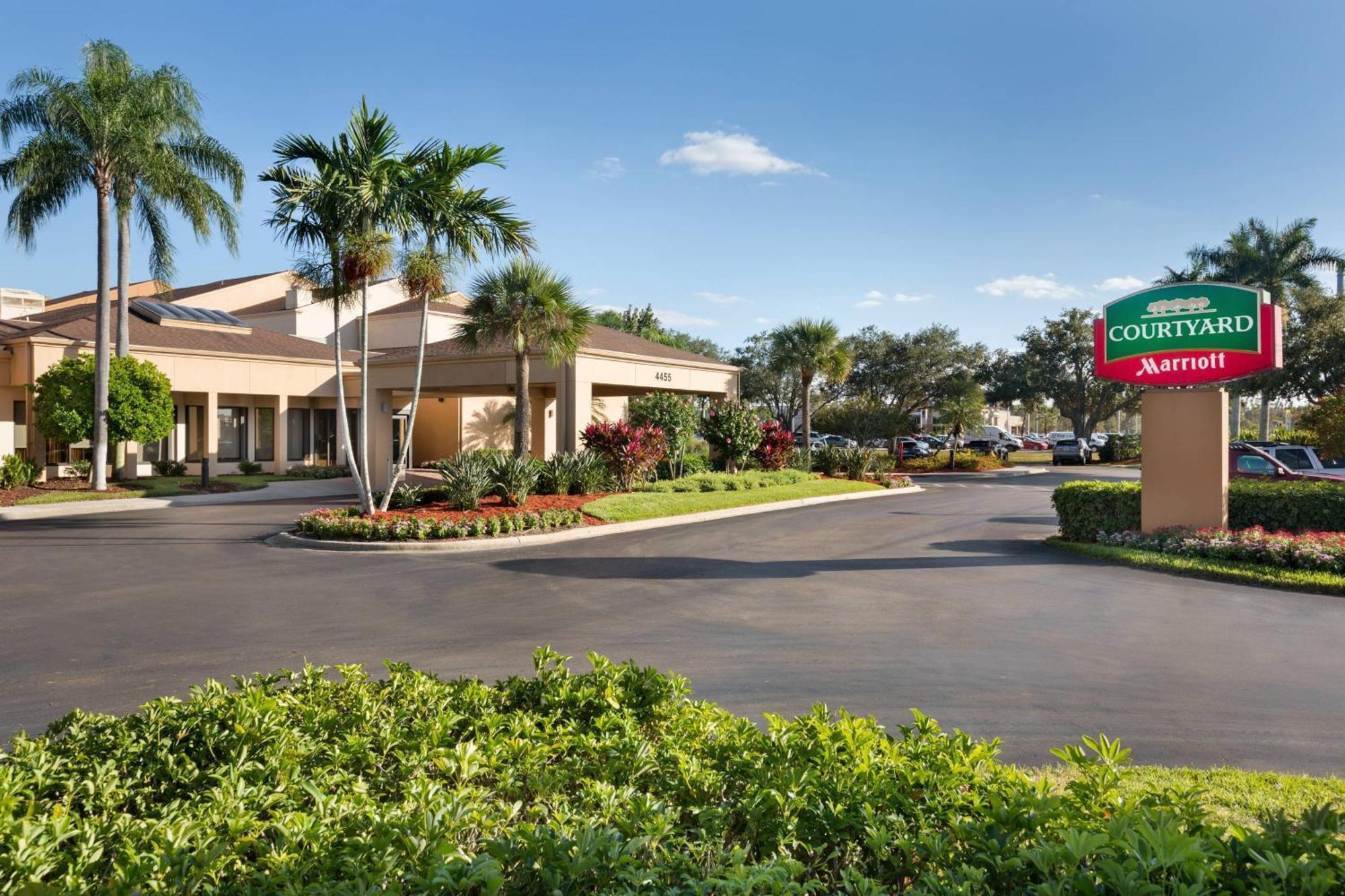 Courtyard Fort Myers Cape Coral Exterior photo
