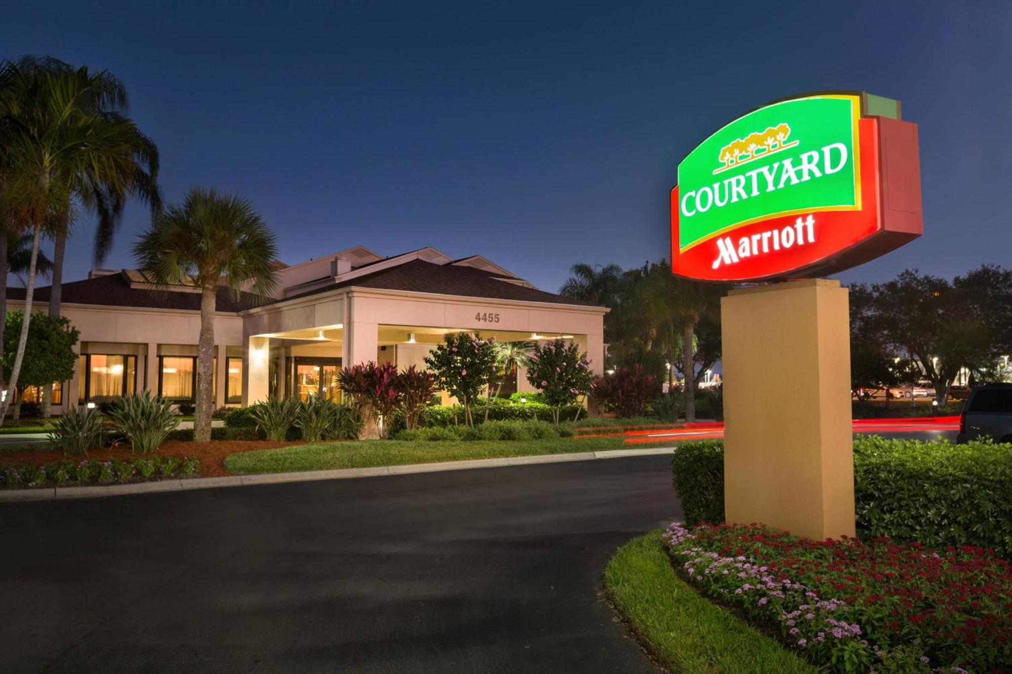 Courtyard Fort Myers Cape Coral Exterior photo